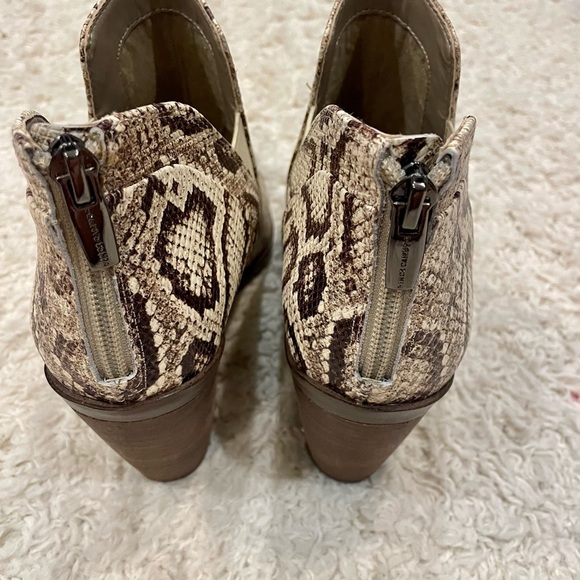 Vince Camuto Gradina python snakeskin booties women’s size 8 brand new in box - Picture 3 of 8